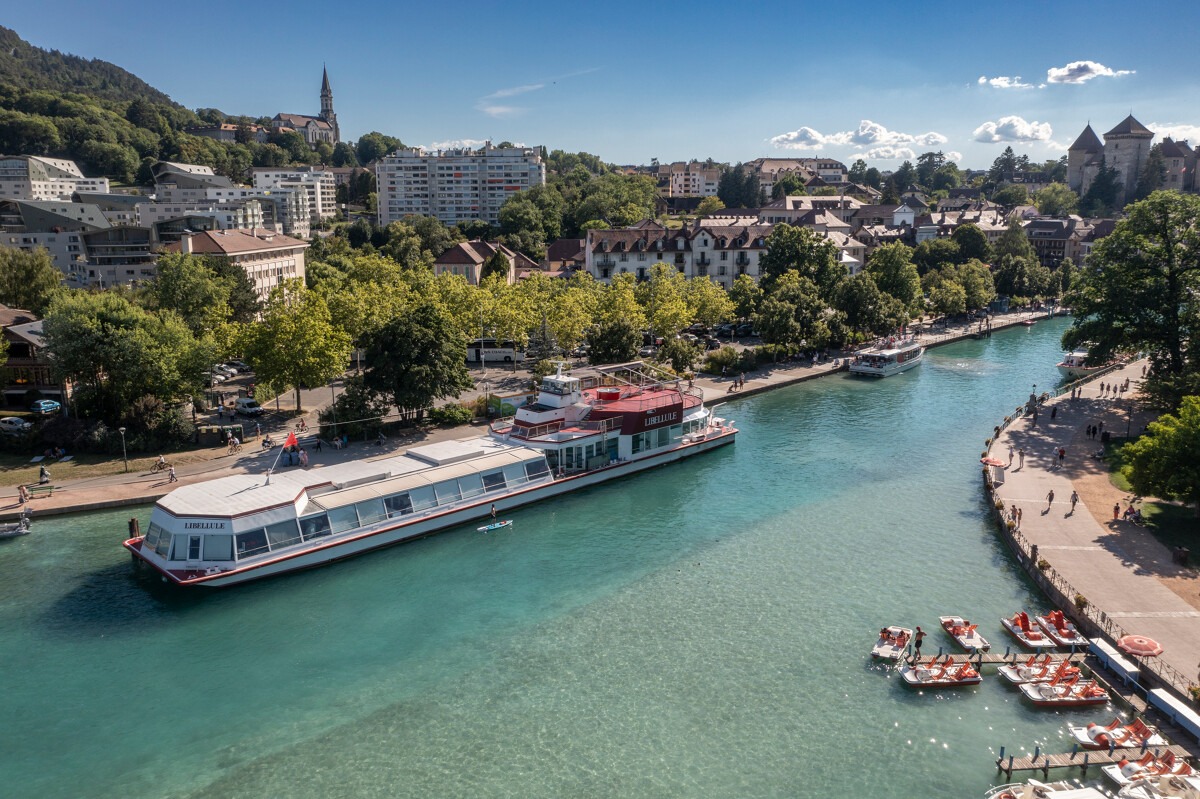 Bateau croisière sur le Thiou à Annecy